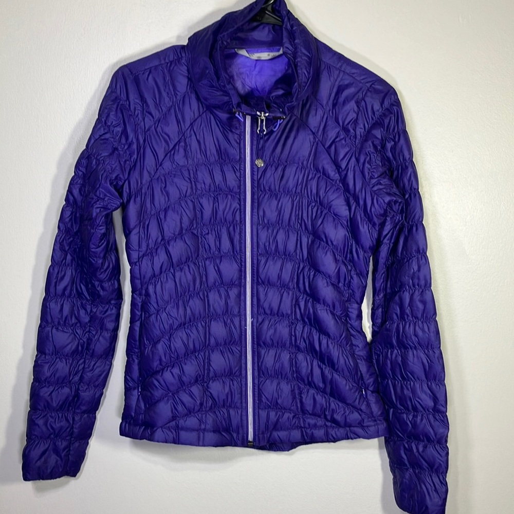 Athleta down nylon puffer quilted jacket with zip pockets  16” across chest